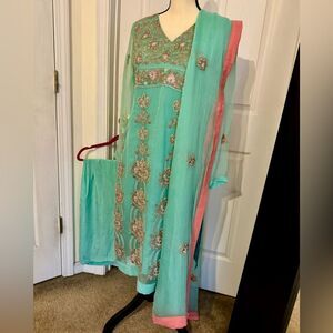 PAKISTANI CUSTOM DESIGNED EMBROIDERED DRESS 3 PIECE